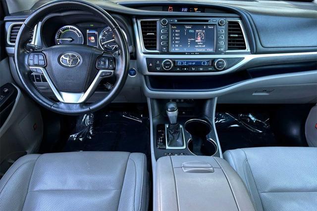 used 2019 Toyota Highlander Hybrid car, priced at $38,999