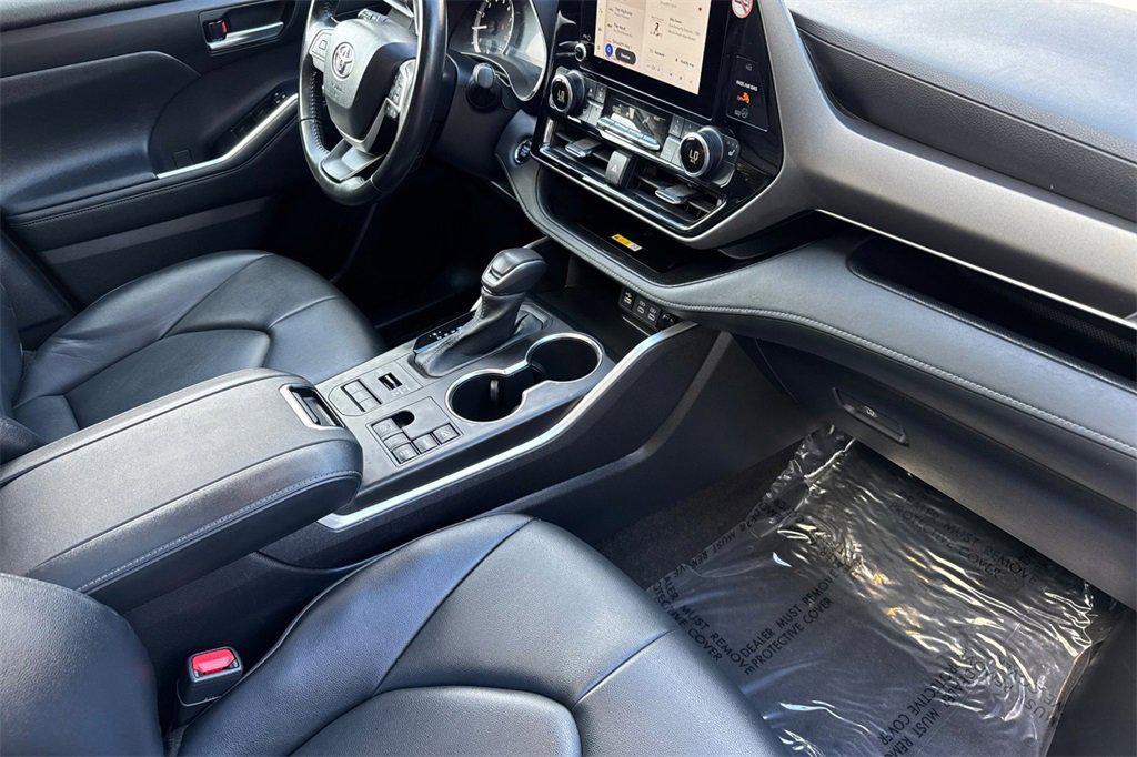 used 2023 Toyota Highlander car, priced at $34,799