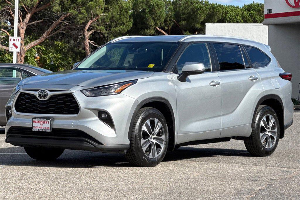 used 2023 Toyota Highlander car, priced at $34,799