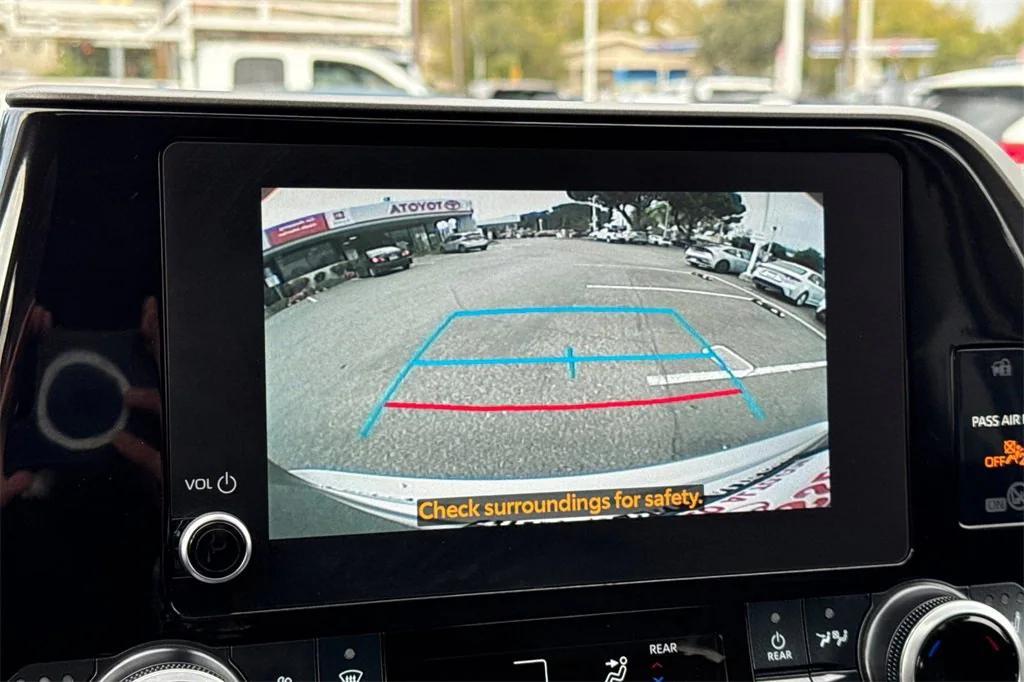 used 2025 Toyota Highlander Hybrid car, priced at $49,999
