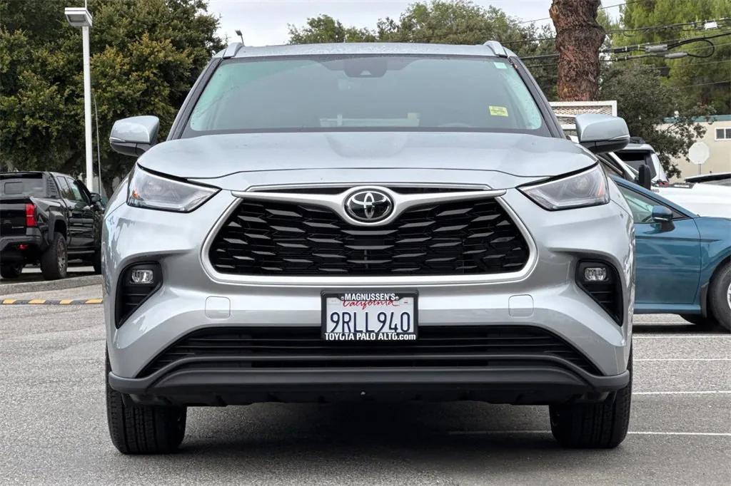 used 2025 Toyota Highlander Hybrid car, priced at $49,999