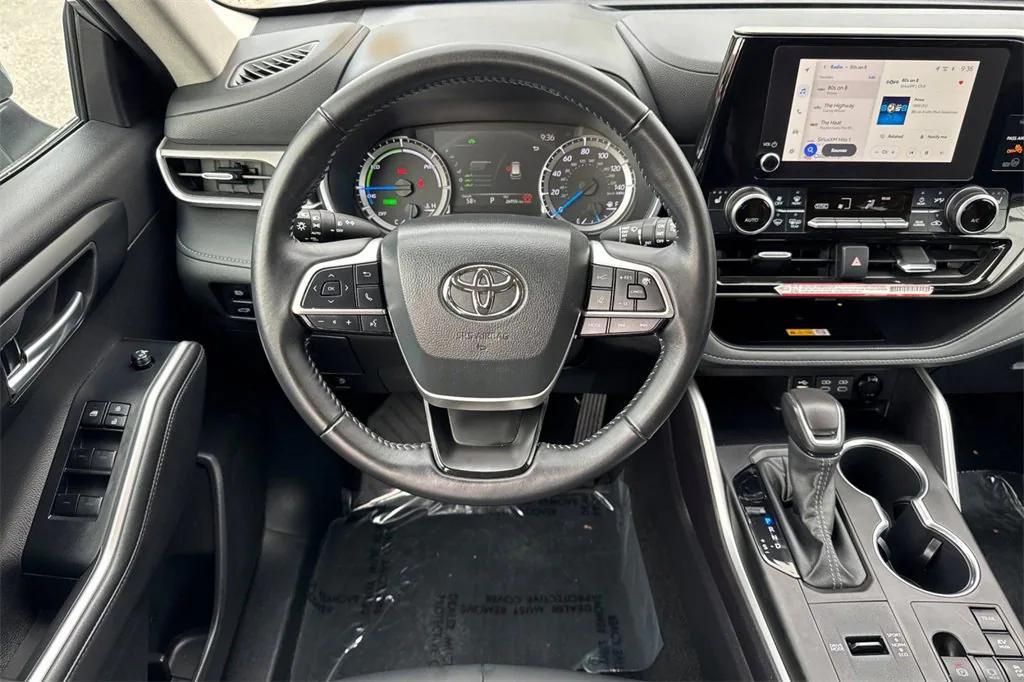 used 2025 Toyota Highlander Hybrid car, priced at $49,999