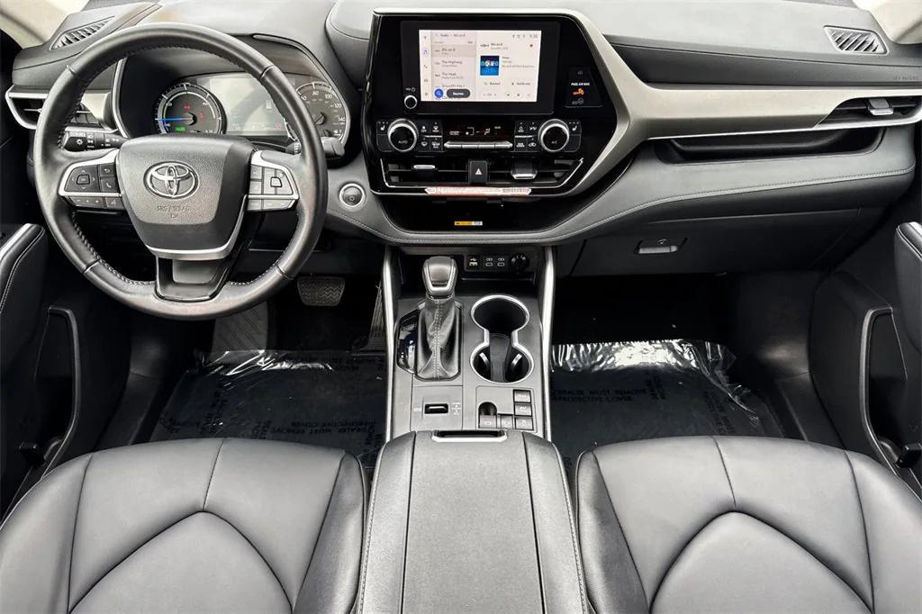 used 2025 Toyota Highlander Hybrid car, priced at $49,999