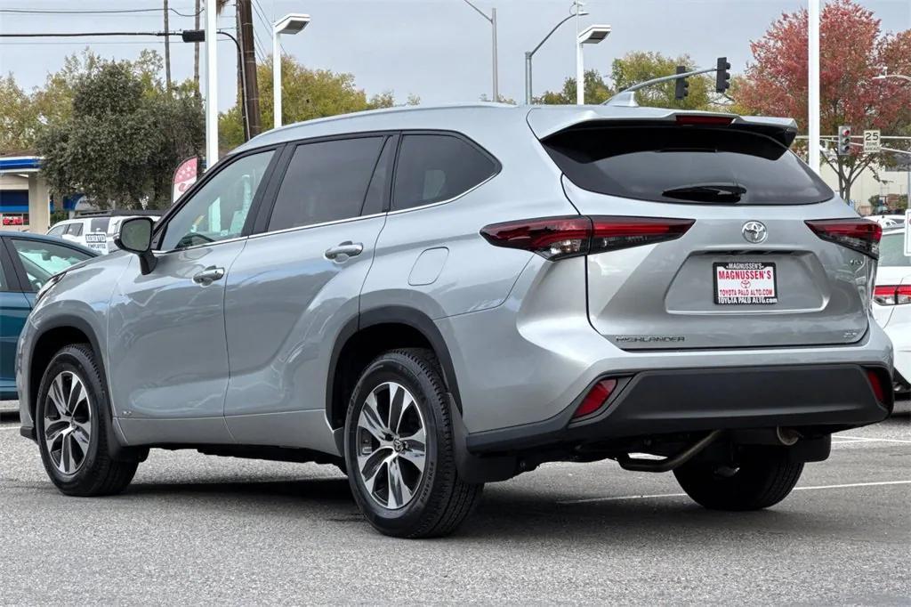 used 2025 Toyota Highlander Hybrid car, priced at $49,999
