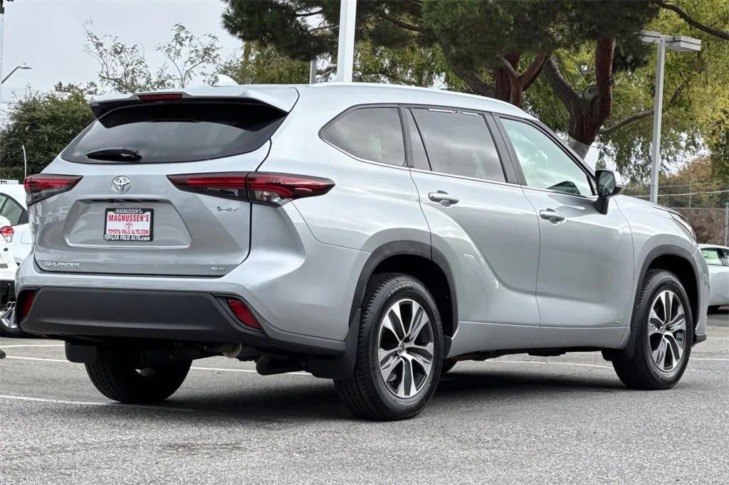 used 2025 Toyota Highlander Hybrid car, priced at $49,999