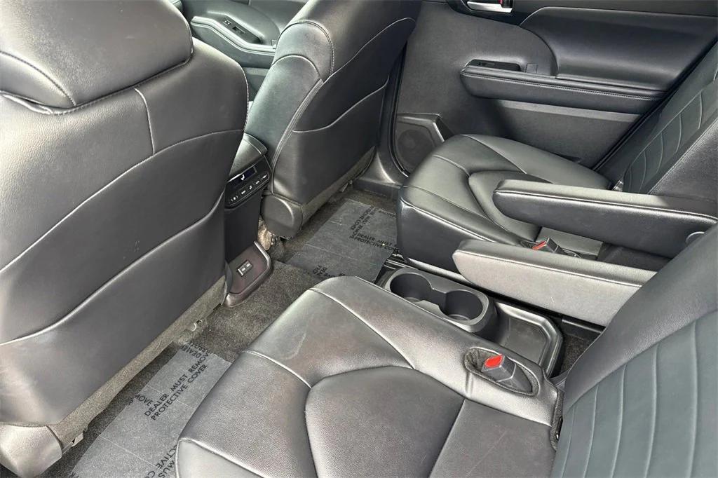 used 2025 Toyota Highlander Hybrid car, priced at $49,999