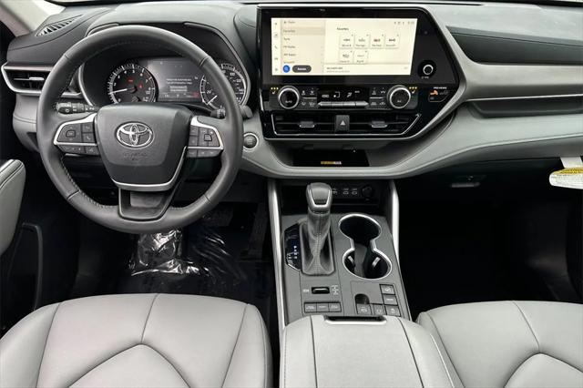 used 2024 Toyota Highlander car, priced at $45,499