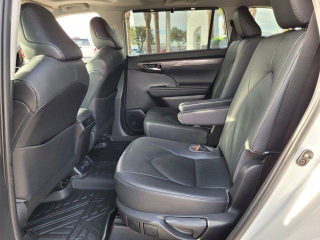 used 2020 Toyota Highlander car, priced at $30,770