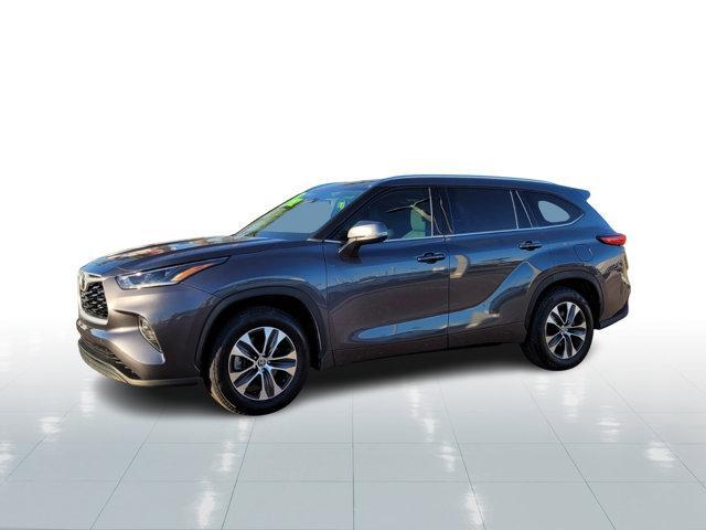 used 2021 Toyota Highlander car, priced at $30,700