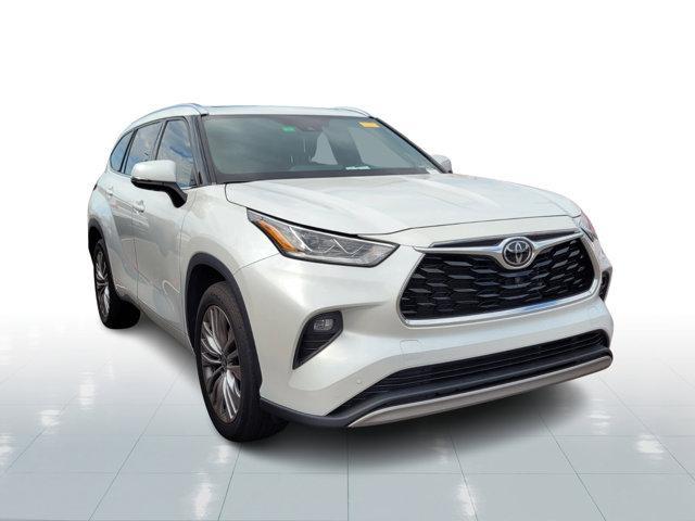 used 2022 Toyota Highlander car, priced at $34,456