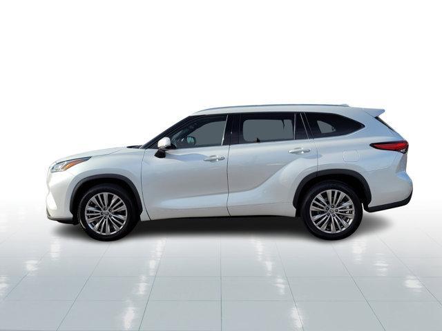 used 2022 Toyota Highlander car, priced at $33,000