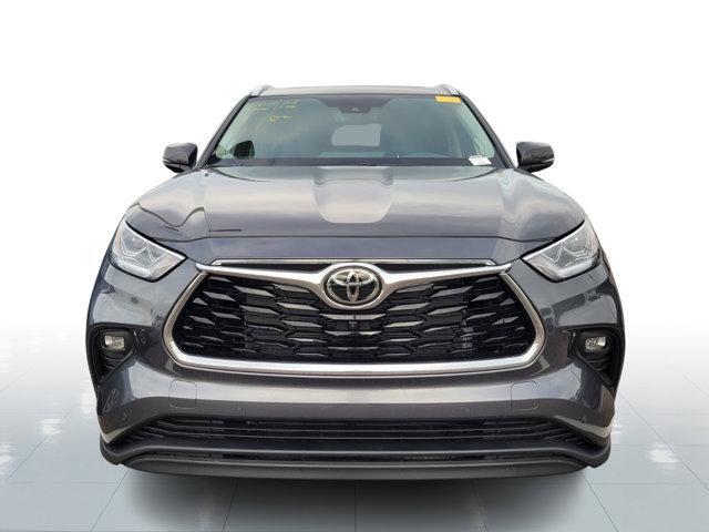 used 2025 Toyota Highlander car, priced at $51,990