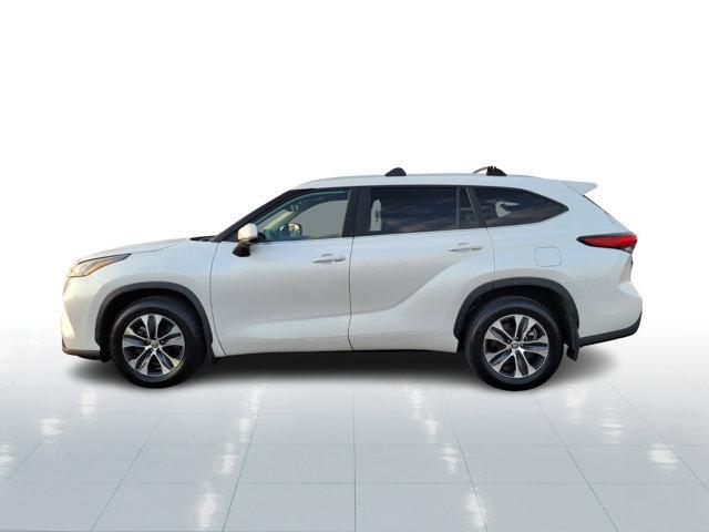 used 2023 Toyota Highlander car, priced at $39,300