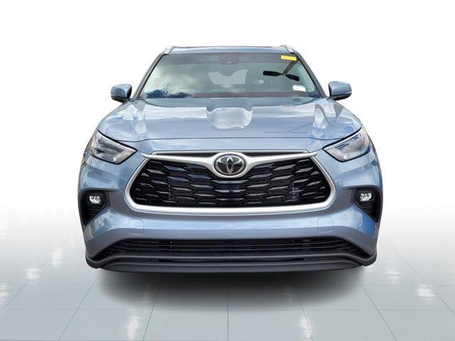 used 2022 Toyota Highlander car, priced at $35,532