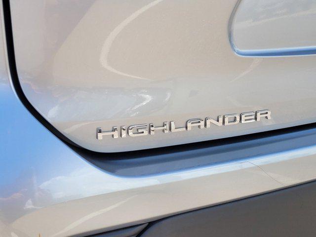 used 2025 Toyota Highlander car, priced at $40,499