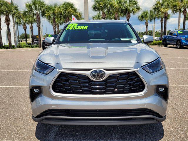 used 2025 Toyota Highlander car, priced at $40,499