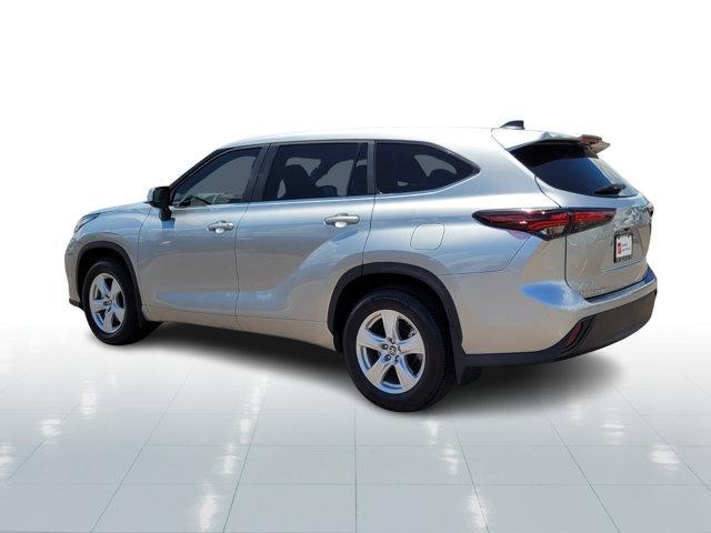 used 2025 Toyota Highlander car, priced at $40,499