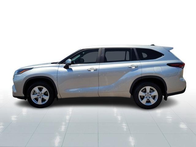 used 2025 Toyota Highlander car, priced at $40,499