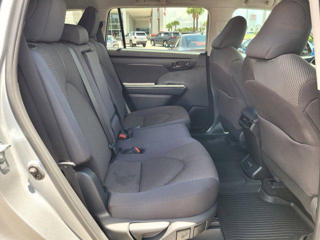 used 2025 Toyota Highlander car, priced at $40,499