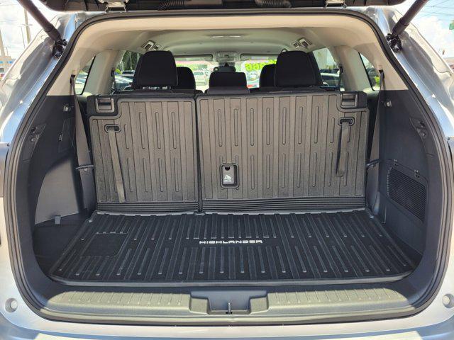 used 2025 Toyota Highlander car, priced at $40,499