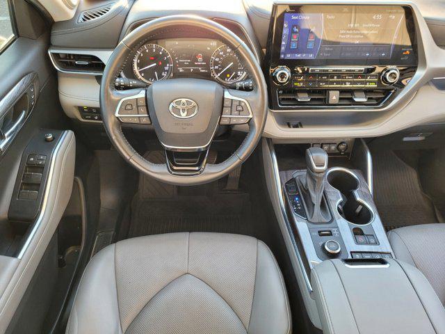 used 2021 Toyota Highlander car, priced at $38,000