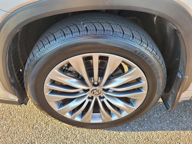 used 2021 Toyota Highlander car, priced at $38,000