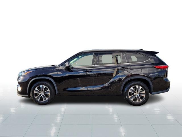 used 2021 Toyota Highlander car, priced at $29,492