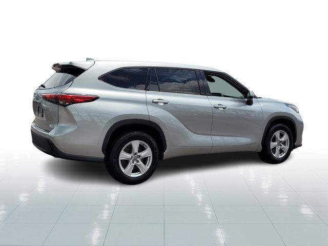 used 2021 Toyota Highlander car, priced at $25,400
