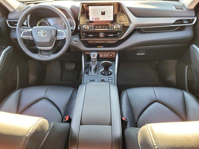 used 2023 Toyota Highlander Hybrid car, priced at $43,999