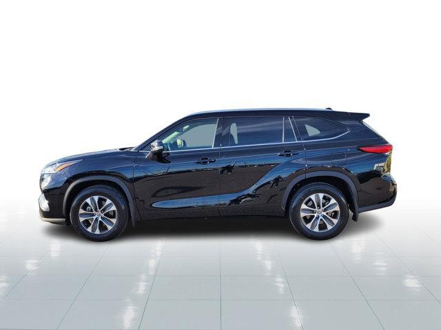 used 2021 Toyota Highlander car, priced at $34,526