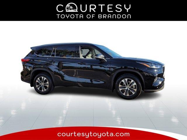 used 2021 Toyota Highlander car, priced at $34,526