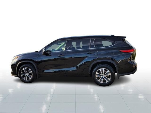 used 2021 Toyota Highlander car, priced at $34,526