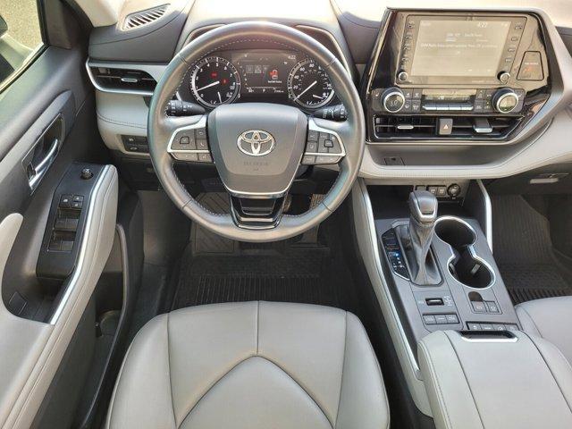 used 2021 Toyota Highlander car, priced at $34,526