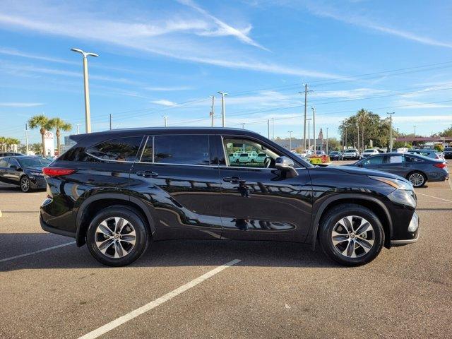 used 2021 Toyota Highlander car, priced at $34,526