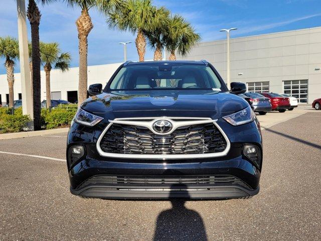 used 2021 Toyota Highlander car, priced at $34,526