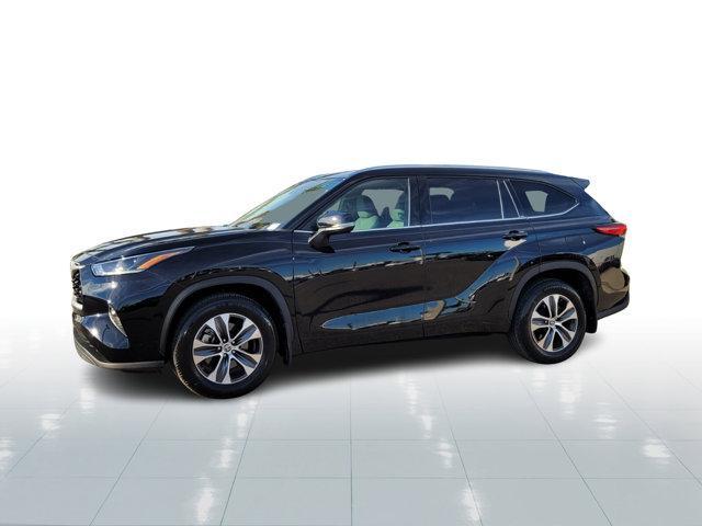 used 2021 Toyota Highlander car, priced at $34,526