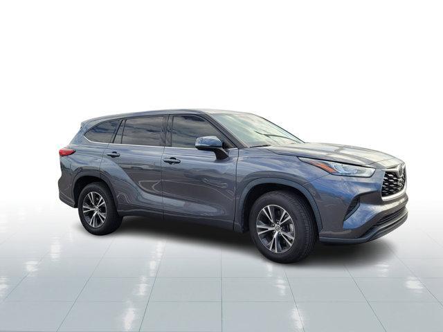 used 2020 Toyota Highlander car, priced at $25,253