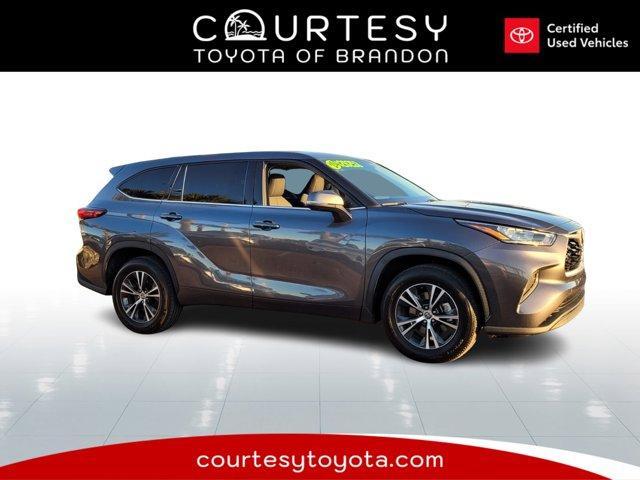 used 2020 Toyota Highlander car, priced at $25,253