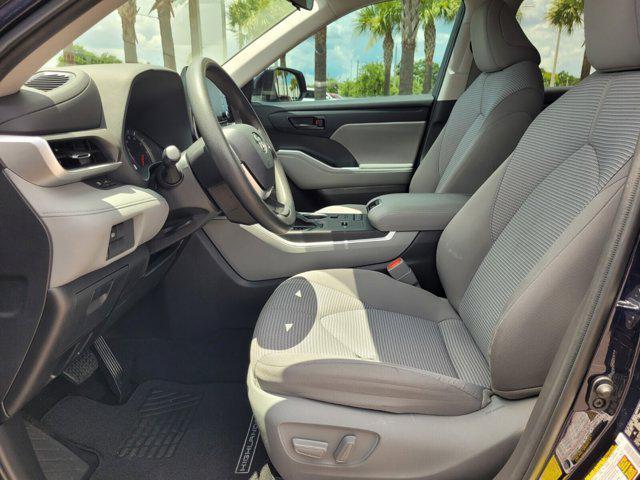 used 2022 Toyota Highlander car, priced at $32,900
