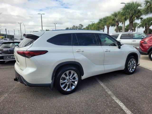 used 2020 Toyota Highlander car, priced at $29,232