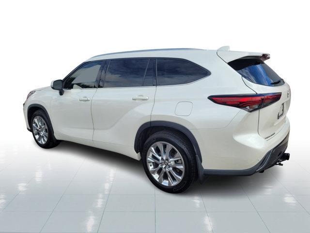 used 2020 Toyota Highlander car, priced at $29,232