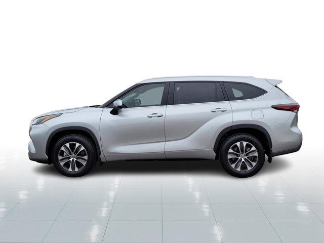 used 2024 Toyota Highlander car, priced at $43,900