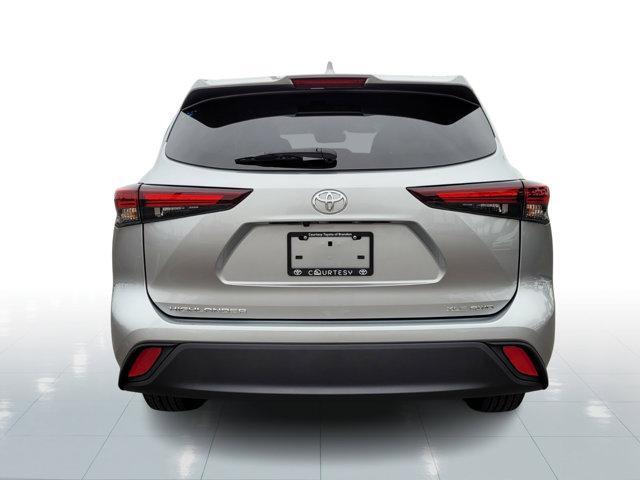 used 2024 Toyota Highlander car, priced at $43,900