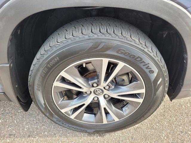 used 2019 Toyota Highlander car, priced at $17,250