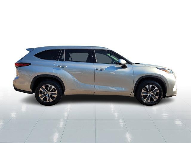 used 2020 Toyota Highlander car, priced at $27,315