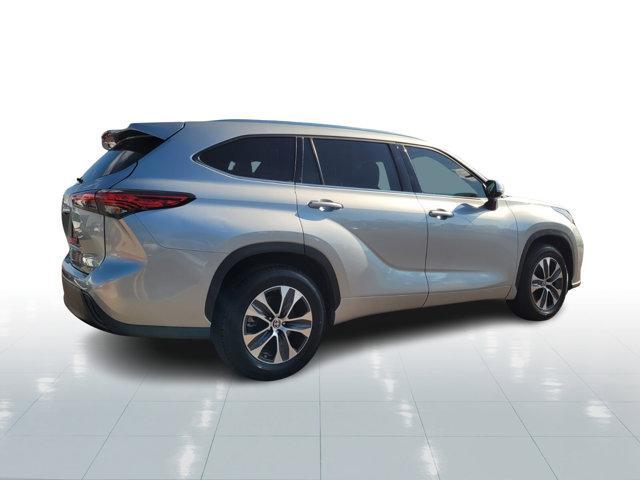 used 2020 Toyota Highlander car, priced at $27,315