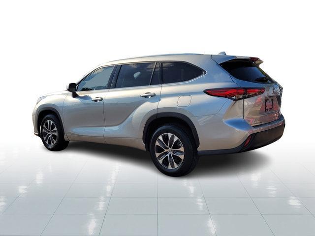 used 2020 Toyota Highlander car, priced at $27,315