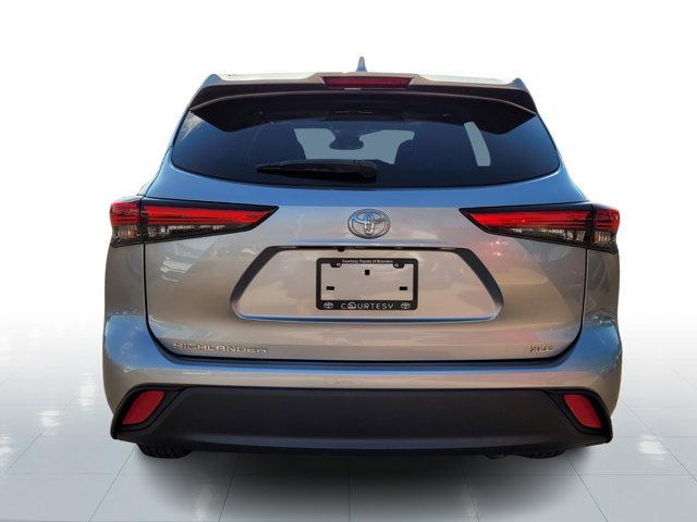 used 2020 Toyota Highlander car, priced at $27,315