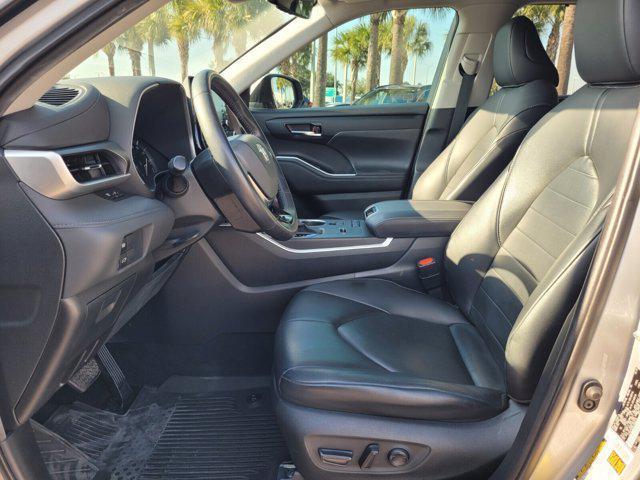 used 2020 Toyota Highlander car, priced at $27,315