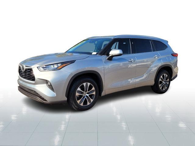 used 2020 Toyota Highlander car, priced at $27,315